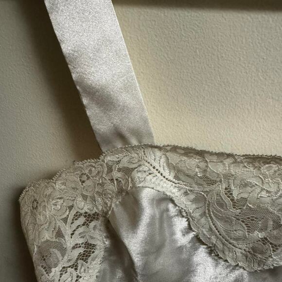 Cream and white lace and satin top - Picture 2 of 6